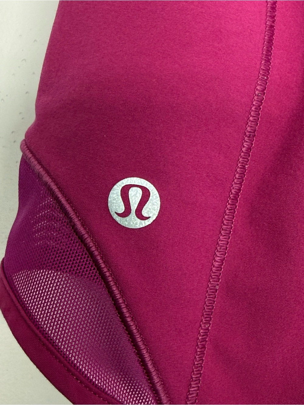 5: Lululemon Hotty Hot Low-Rise Short 2.5" Ripened Raspberry Size 2 - Picture 3 of 6